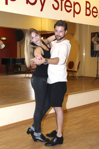 Felix von Jascheroff und Partnerin Lisa Steiner trainieren für 'Stepping Out' in Berlin
