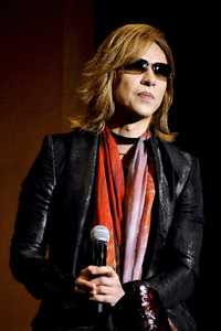 Pressekonferenz mi Yoshiki in Tokio