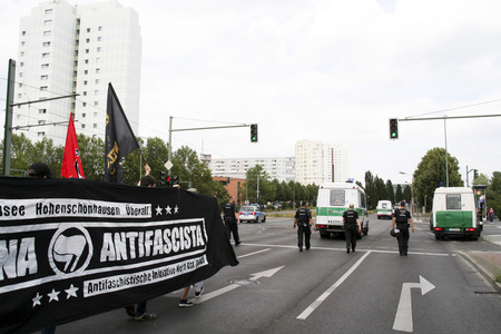 Tag der offen Tür im bezugsfertigen Containerdorf in Berlin-Wartenberg