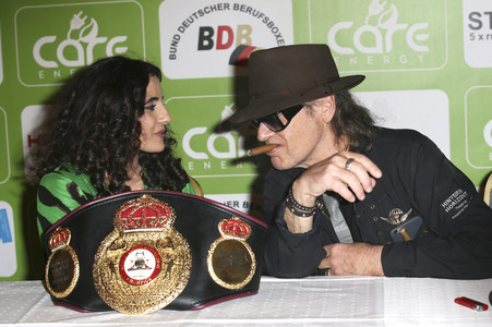 Susi 'Killer-Queen' Kentikian Pressekonferenz