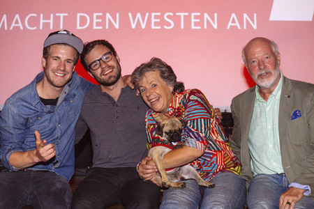 Preview zur WDR Comedy-Serie 'Die Mockridges - Eine Knallerfamilie