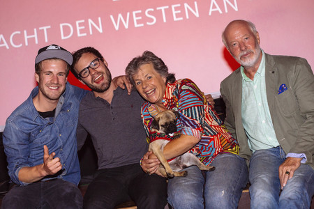 Preview zur WDR Comedy-Serie 'Die Mockridges - Eine Knallerfamilie