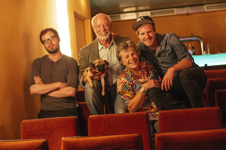 Preview zur WDR Comedy-Serie 'Die Mockridges - Eine Knallerfamilie
