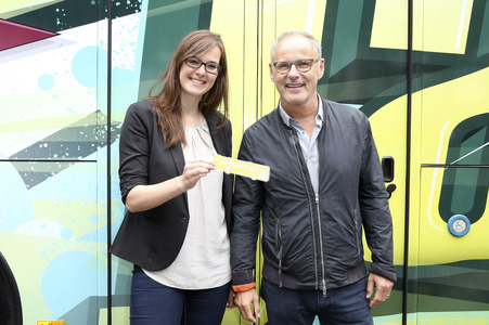 Übergabe vom NestWerk e.V. Jamliner Musikbus an Hamburger Jugendliche