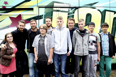 Übergabe vom NestWerk e.V. Jamliner Musikbus an Hamburger Jugendliche