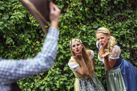 Foto-Shooting mit Models zum Thema 'Oktoberfest' und 'Dirndl' in Köln