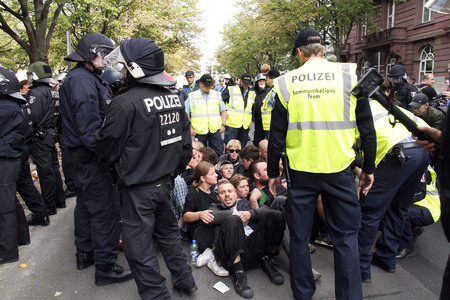 Demo gegen den Marsch für das Leben in Berlin
