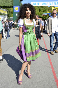 Damen-Wiesn 2015 von Unternehmerin Regine Sixt auf dem Oktoberfest in München