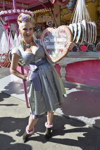 Damen-Wiesn 2015 von Unternehmerin Regine Sixt auf dem Oktoberfest in München