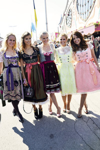 Damen-Wiesn 2015 von Unternehmerin Regine Sixt auf dem Oktoberfest in München