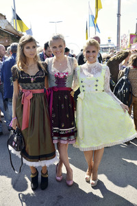 Damen-Wiesn 2015 von Unternehmerin Regine Sixt auf dem Oktoberfest in München