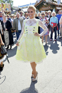 Damen-Wiesn 2015 von Unternehmerin Regine Sixt auf dem Oktoberfest in München