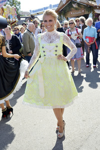 Damen-Wiesn 2015 von Unternehmerin Regine Sixt auf dem Oktoberfest in München