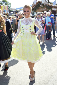 Damen-Wiesn 2015 von Unternehmerin Regine Sixt auf dem Oktoberfest in München