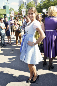 Damen-Wiesn 2015 von Unternehmerin Regine Sixt auf dem Oktoberfest in München