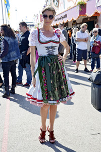 Damen-Wiesn 2015 von Unternehmerin Regine Sixt auf dem Oktoberfest in München