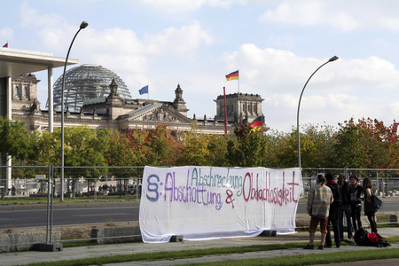'Refugees Welcome - Solidarität muss praktisch werden!' Demo
