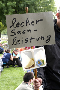 'Refugees Welcome - Solidarität muss praktisch werden!' Demo