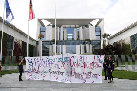 'Refugees Welcome - Solidarität muss praktisch werden!' Demo