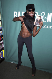 Grace Jones präsentiert ihre Autobiografie in New York