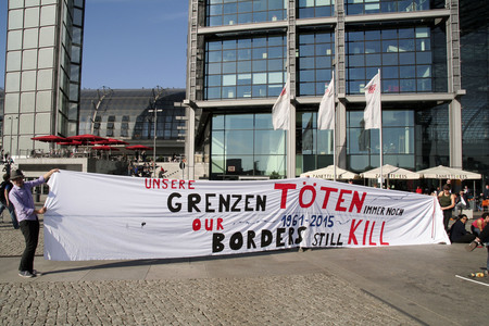 Protest gegen rechte Demo in Berlin