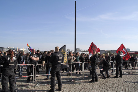 Protest gegen rechte Demo in Berlin