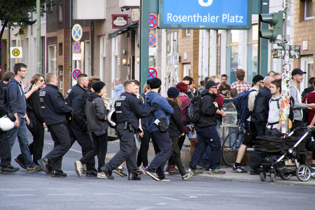 Protest gegen rechte Demo in Berlin
