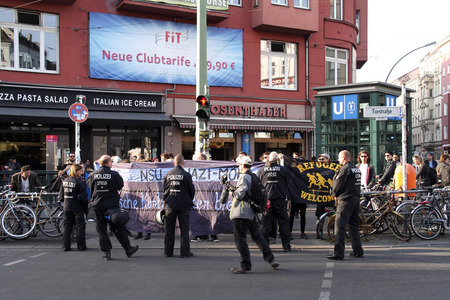 Protest gegen rechte Demo in Berlin