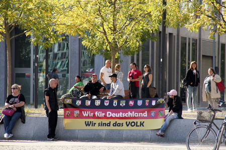 Rechte Gruppen feiern Wiedervereinigung