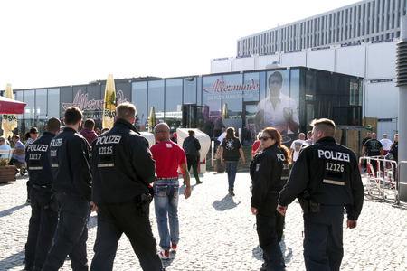 Rechte Gruppen feiern Wiedervereinigung