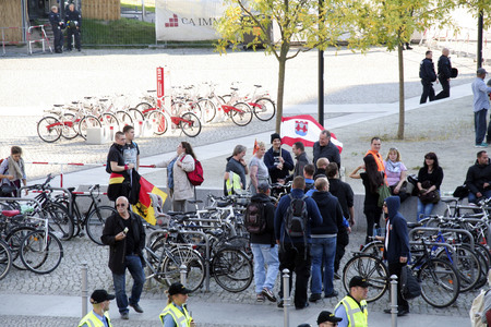 Rechte Gruppen feiern Wiedervereinigung