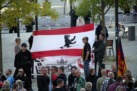 Rechte Gruppen feiern Wiedervereinigung