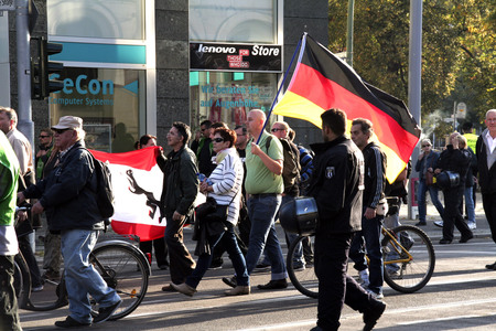 Rechte Gruppen feiern Wiedervereinigung