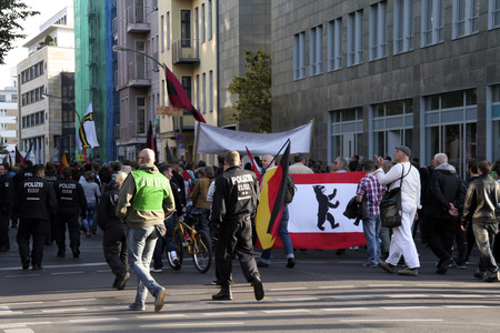 Rechte Gruppen feiern Wiedervereinigung