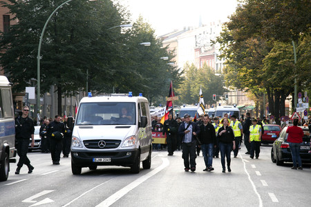 Rechte Gruppen feiern Wiedervereinigung