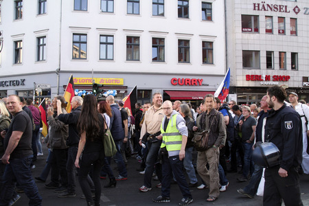 Rechte Gruppen feiern Wiedervereinigung