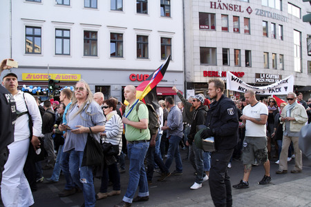 Rechte Gruppen feiern Wiedervereinigung