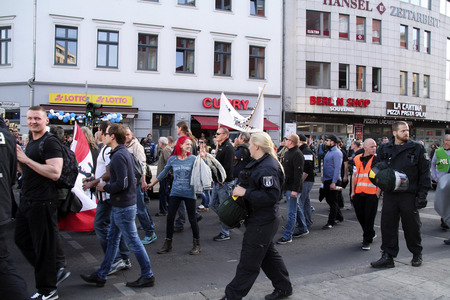 Rechte Gruppen feiern Wiedervereinigung