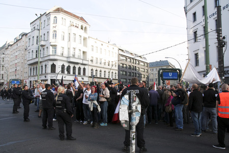 Rechte Gruppen feiern Wiedervereinigung
