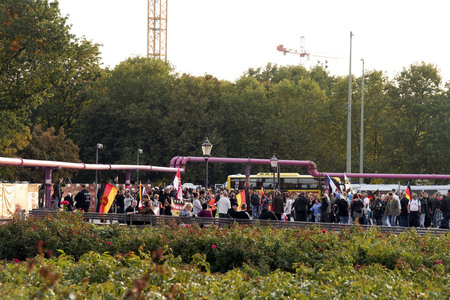 Rechte Gruppen feiern Wiedervereinigung