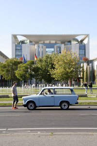 Trabbi vor dem Kanzleramt
