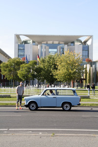 Trabbi vor dem Kanzleramt