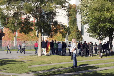 Nicht erlaubter Protest vor dem Kanzleramt in Berlin
