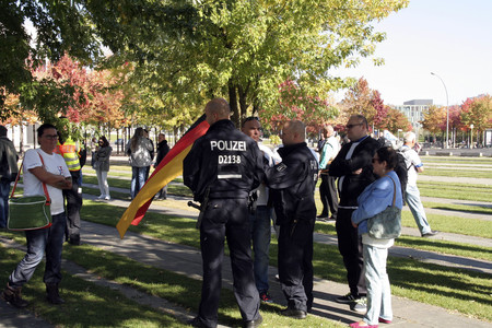 Nicht erlaubter Protest vor dem Kanzleramt in Berlin