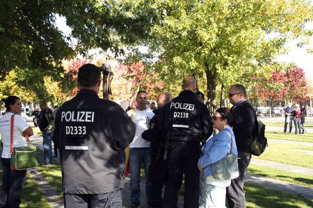 Nicht erlaubter Protest vor dem Kanzleramt in Berlin