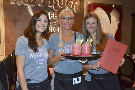 Pinktober Charity 'Server For A Day' in München