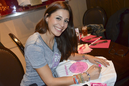 Pinktober Charity 'Server For A Day' in München