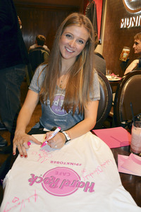 Pinktober Charity 'Server For A Day' in München