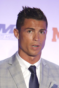 Real Madrid«s Portuguese forward Cristiano Ronaldo recieves his