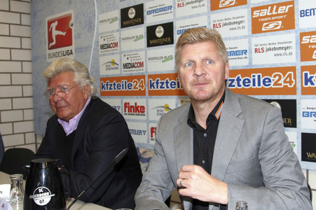 Pressekonferenz SC Paderborn mit Stefan Effenberg